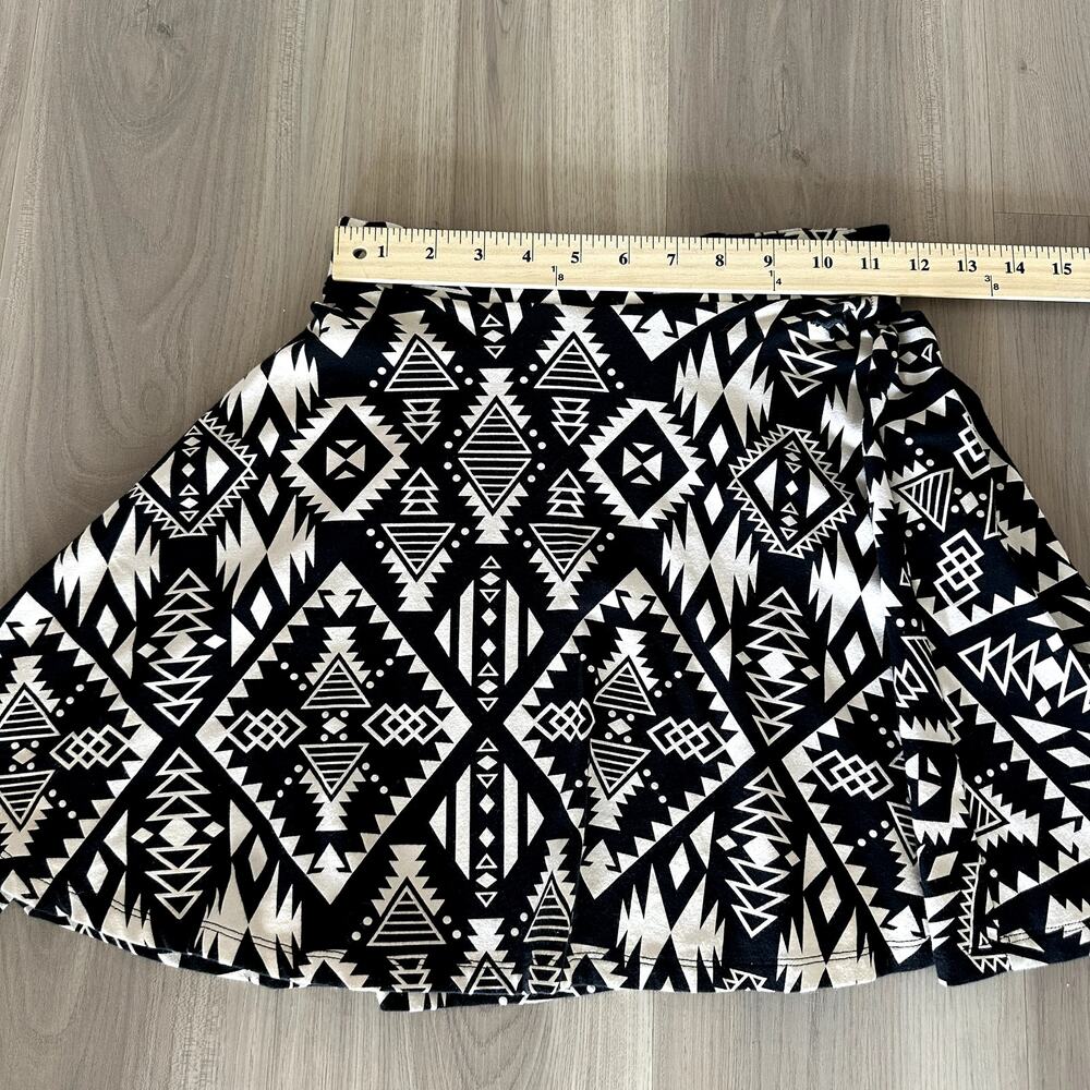 PINK Victoria's Secret Mini Skirt XS Skater Black White Geometric Aztec Tribal - Picture 3 of 4